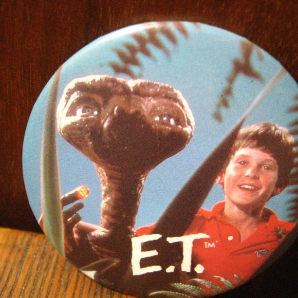 👽 E.T. the Extra-Terrestrial Vintage 1982 Lapel Pin - Picture 2 of 5